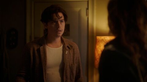 Cole Sprouse como Jughead tras el salto temporal en 'Riverdale'
