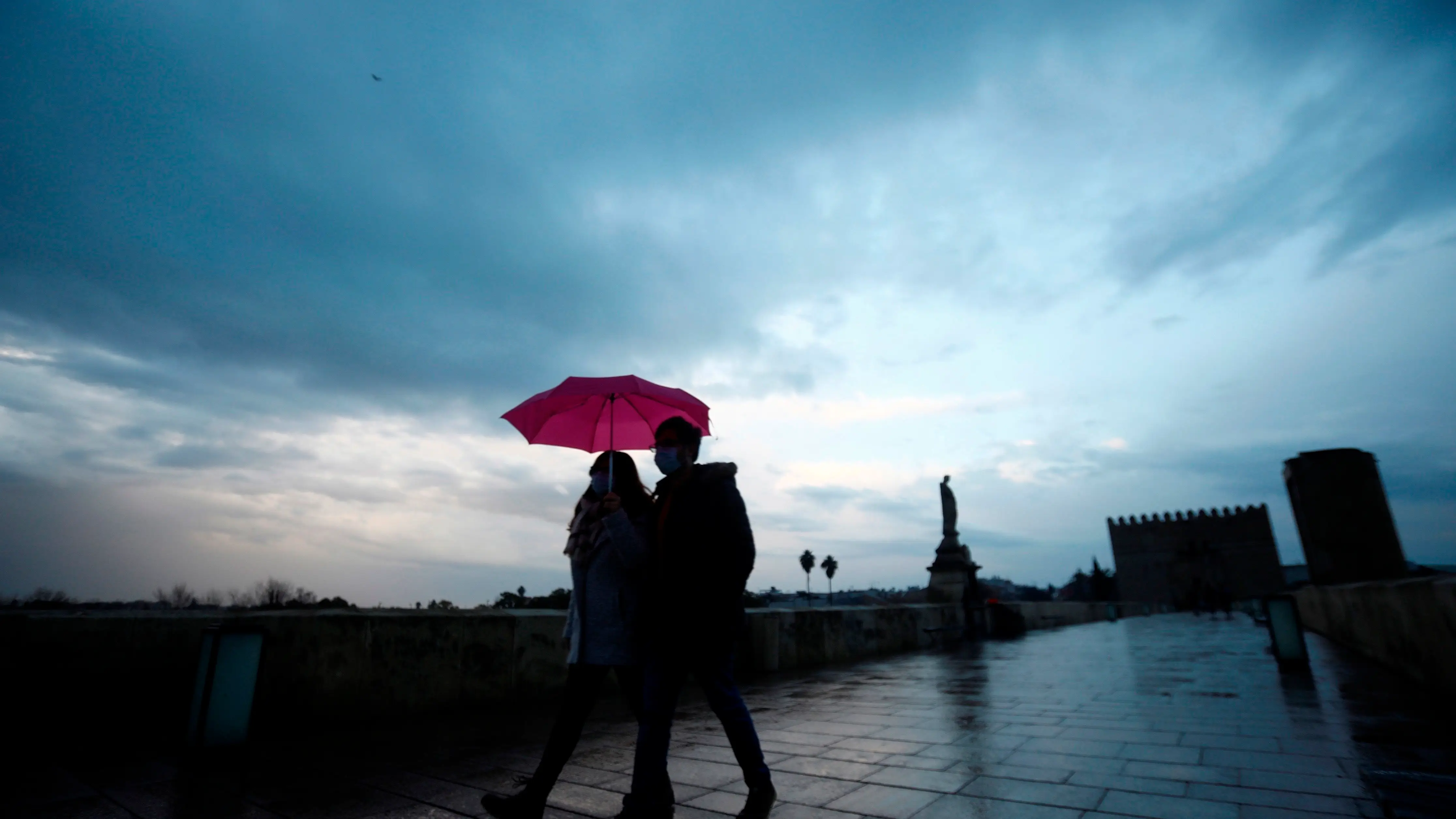 Hoy, precipitaciones en Pen&iacute;nsula y Canarias y descenso de la temperatura