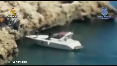 Cae en Melilla una red de tráfico de hachís y de inmigrantes que cobraba 2.000 euros por trayecto a la Península Cae en Melilla una red de tráfico de hachís y de inmigrantes que cobraba 2.000 euros por trayecto a la Península