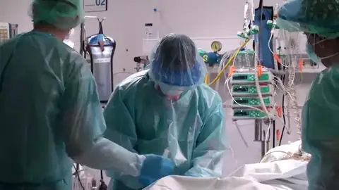 Entramos en la UCI del Hospital San Pedro de Logroño: esta es la situación de los hospitales en La Rioja Entramos en la UCI del Hospital San Pedro de Logroño: esta es la situación de los hospitales en La Rioja