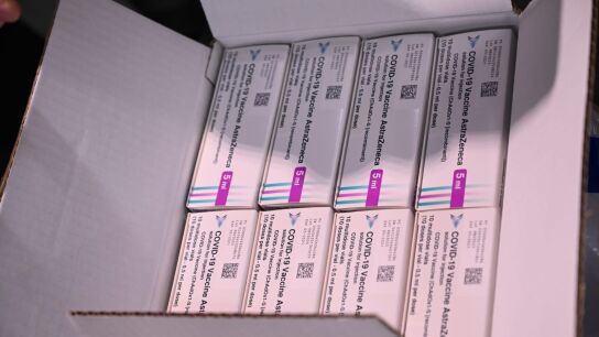 El ministerio de Sanidad ha informado de que se han recibido las primera remeda de vacunas de AstraZeneca y la Universidad de Oxford. En total 196.800