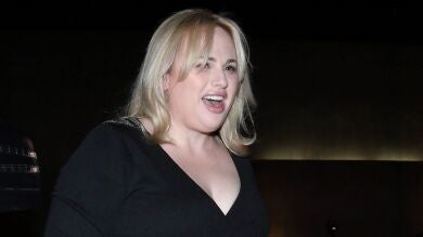 Rebel Wilson luce su transformación en un espectacular vestido que ya llevó Meghan Markle