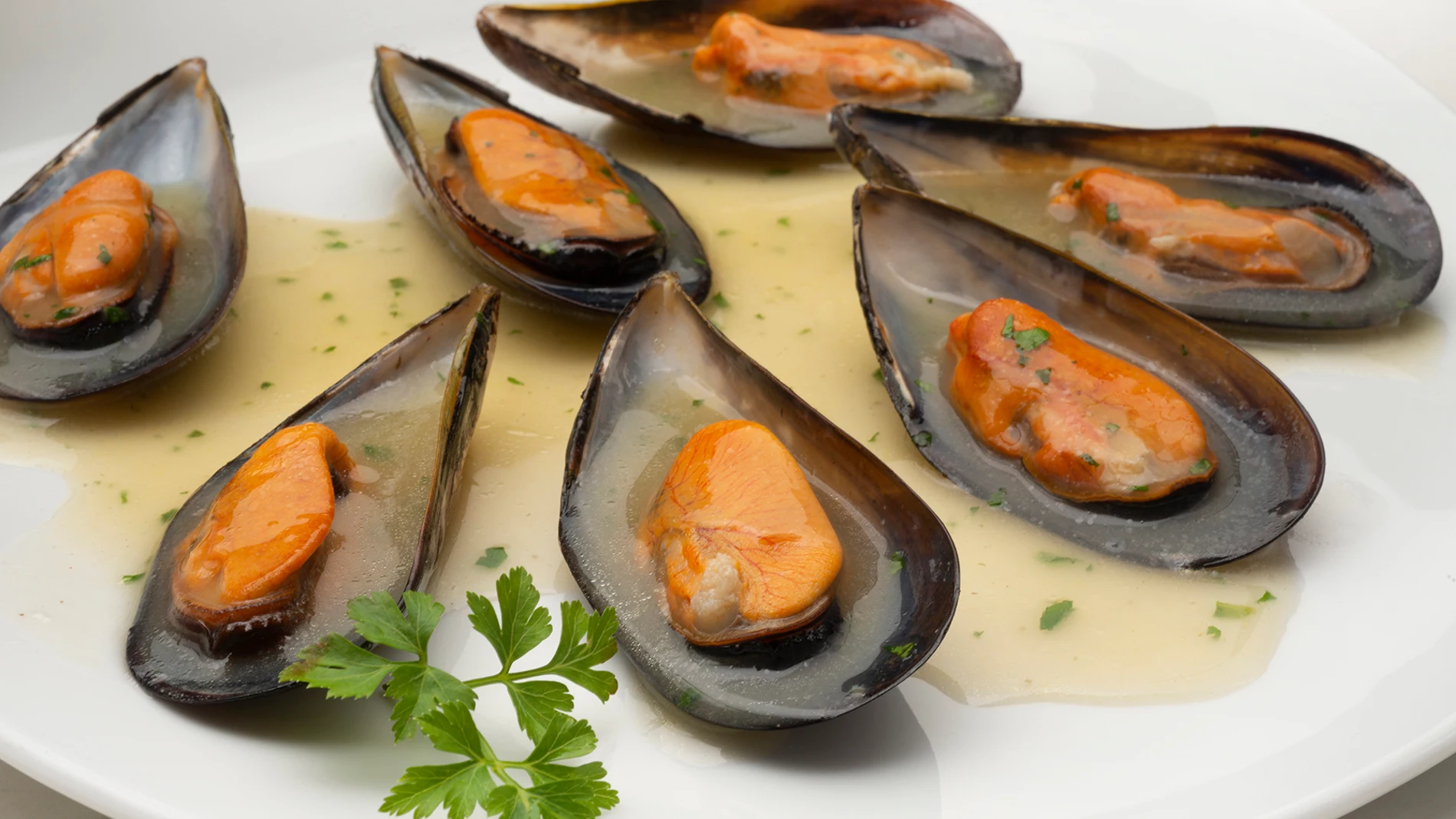 El aperitivo de Arguiñano que "huele a domingo": mejillones al vermut