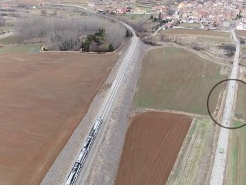 El tren contra ciclistas; el reto para mostrar la lentitud del ferrocarril Zaragoza-Teruel-Valencia