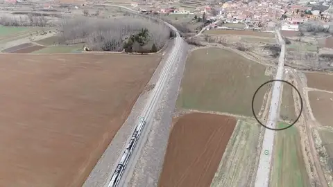 El tren contra ciclistas; el reto para mostrar la lentitud del ferrocarril Zaragoza-Teruel-Valencia El tren contra ciclistas; el reto para mostrar la lentitud del ferrocarril Zaragoza-Teruel-Valencia