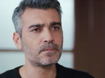 Los celos se apoderan de Sarp cuando descubre que Bahar ha llamado a Arif Los celos se apoderan de Sarp cuando descubre que Bahar ha llamado a Arif