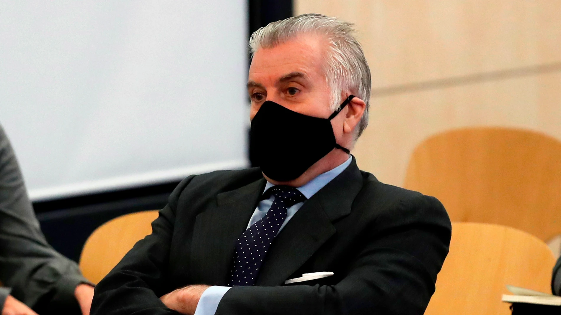 El extesorero del PP, Luis Bárcenas, sentado en el banquillo de los acusados durante la primera sesión del juicio. El extesorero del PP, Luis Bárcenas, sentado en el banquillo de los acusados durante la primera sesión del juicio.