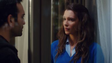 El momento más íntimo entre Candan y Demir: “Estaré aquí para apoyarte”