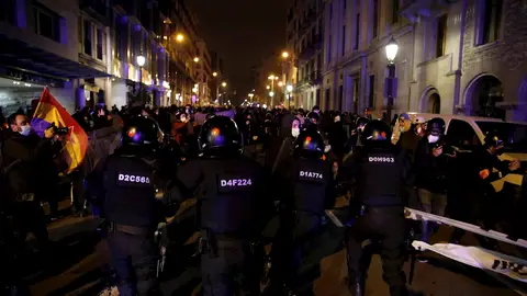 Máxima tensión en Barcelona por la violencia de los manifestantes a favor de Pablo Hasél por sexta jornada consecutiva Máxima tensión en Barcelona por la violencia de los manifestantes a favor de Pablo Hasél por sexta jornada consecutiva