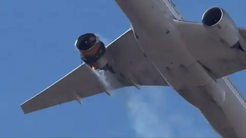 El Boeing que sufrió el incidente en Denver El Boeing que sufrió el incidente en Denver