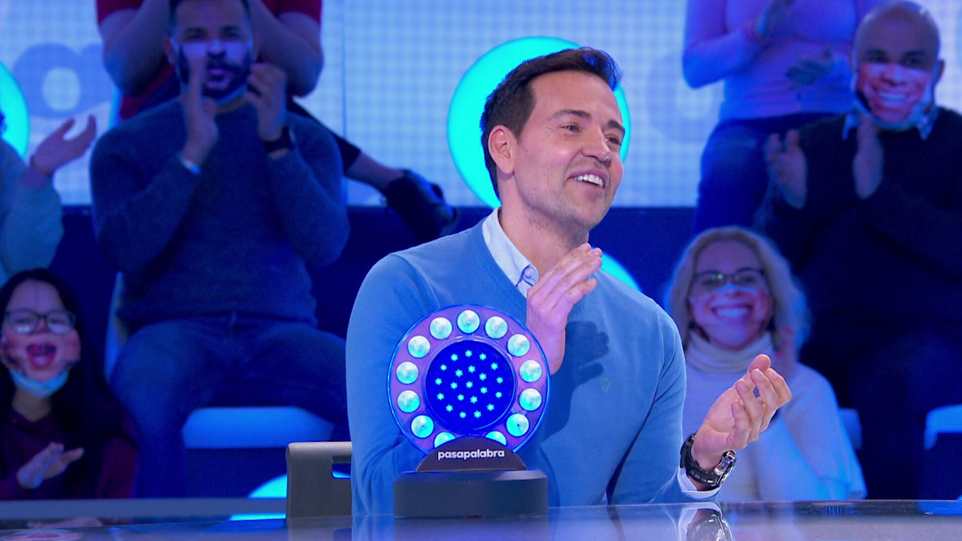 David Meca anima al público de ‘Pasapalabra’ con ‘La cucaracha’