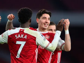 Héctor Bellerín celebra un gol con sus compañeros del Arsenal Héctor Bellerín celebra un gol con sus compañeros del Arsenal