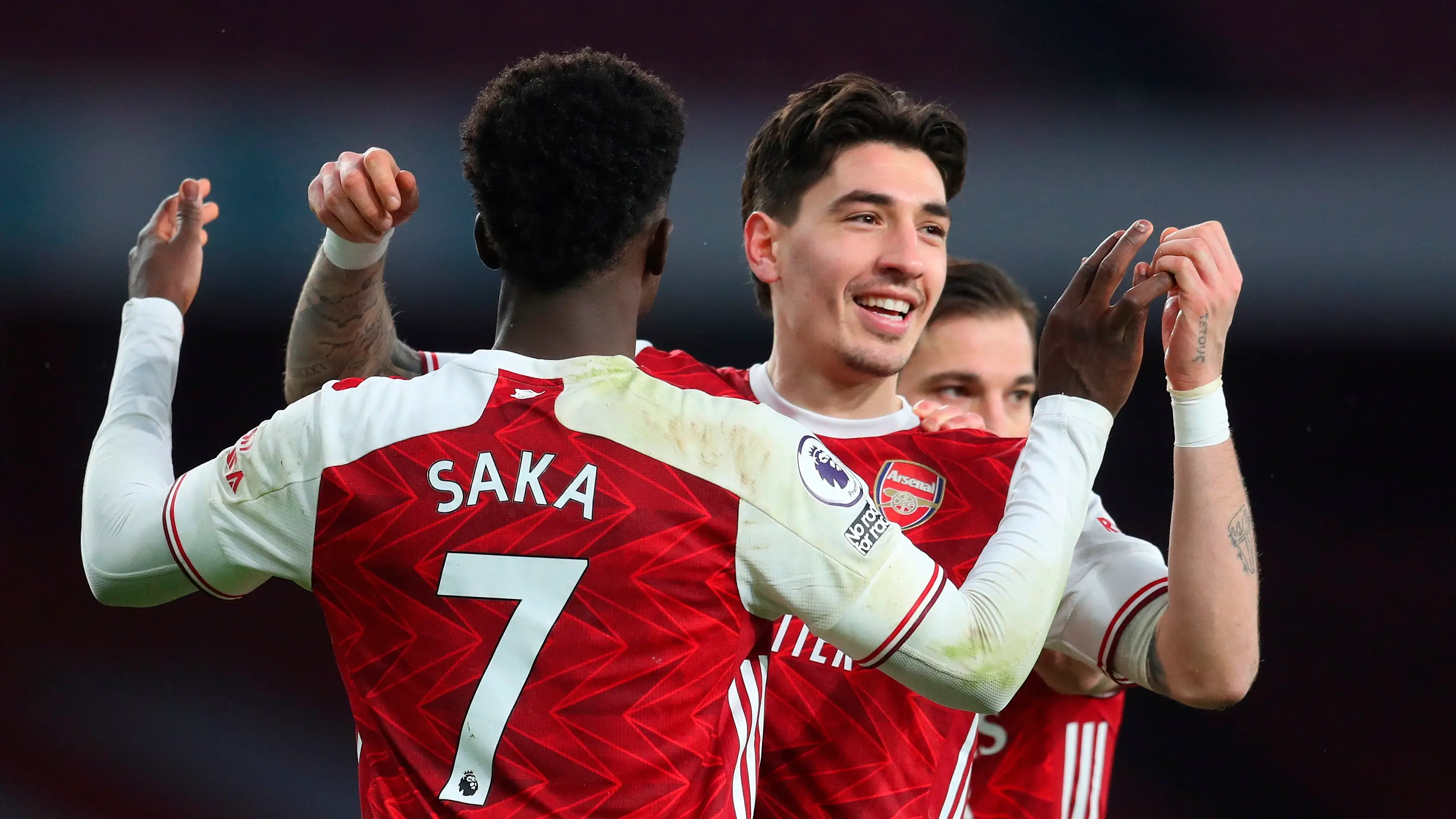 Héctor Bellerín celebra un gol con sus compañeros del Arsenal Héctor Bellerín celebra un gol con sus compañeros del Arsenal