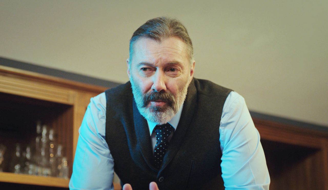 Nezir consigue nuevas pistas sobre Sarp tras escuchar en secreto a Piril 