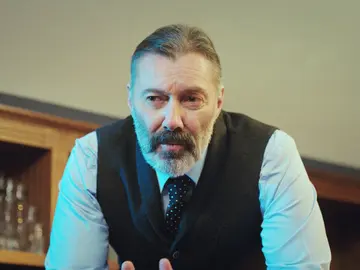 Nezir consigue nuevas pistas sobre Sarp tras escuchar en secreto a Piril Nezir consigue nuevas pistas sobre Sarp tras escuchar en secreto a Piril