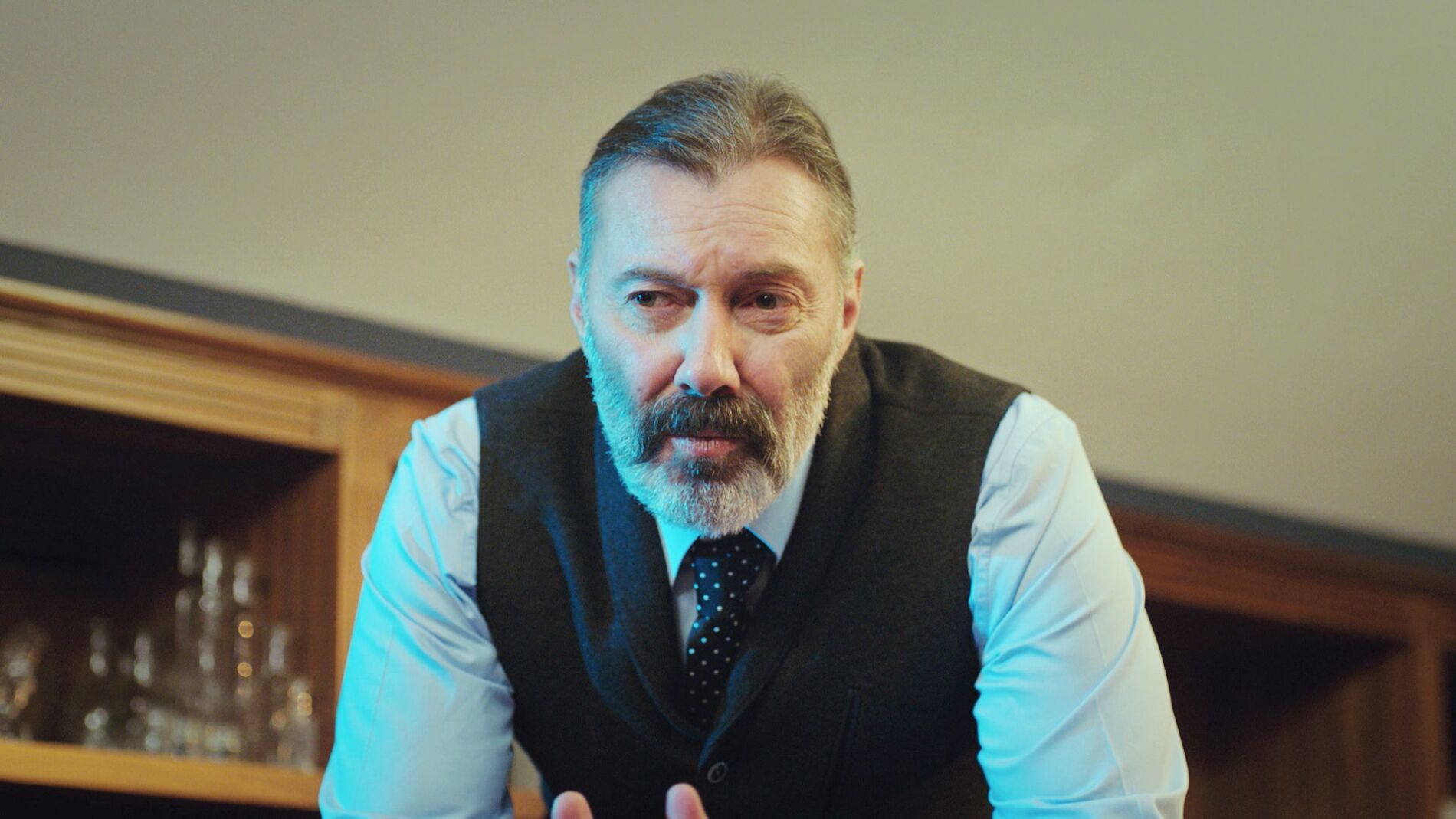 Nezir consigue nuevas pistas sobre Sarp tras escuchar en secreto a Piril 