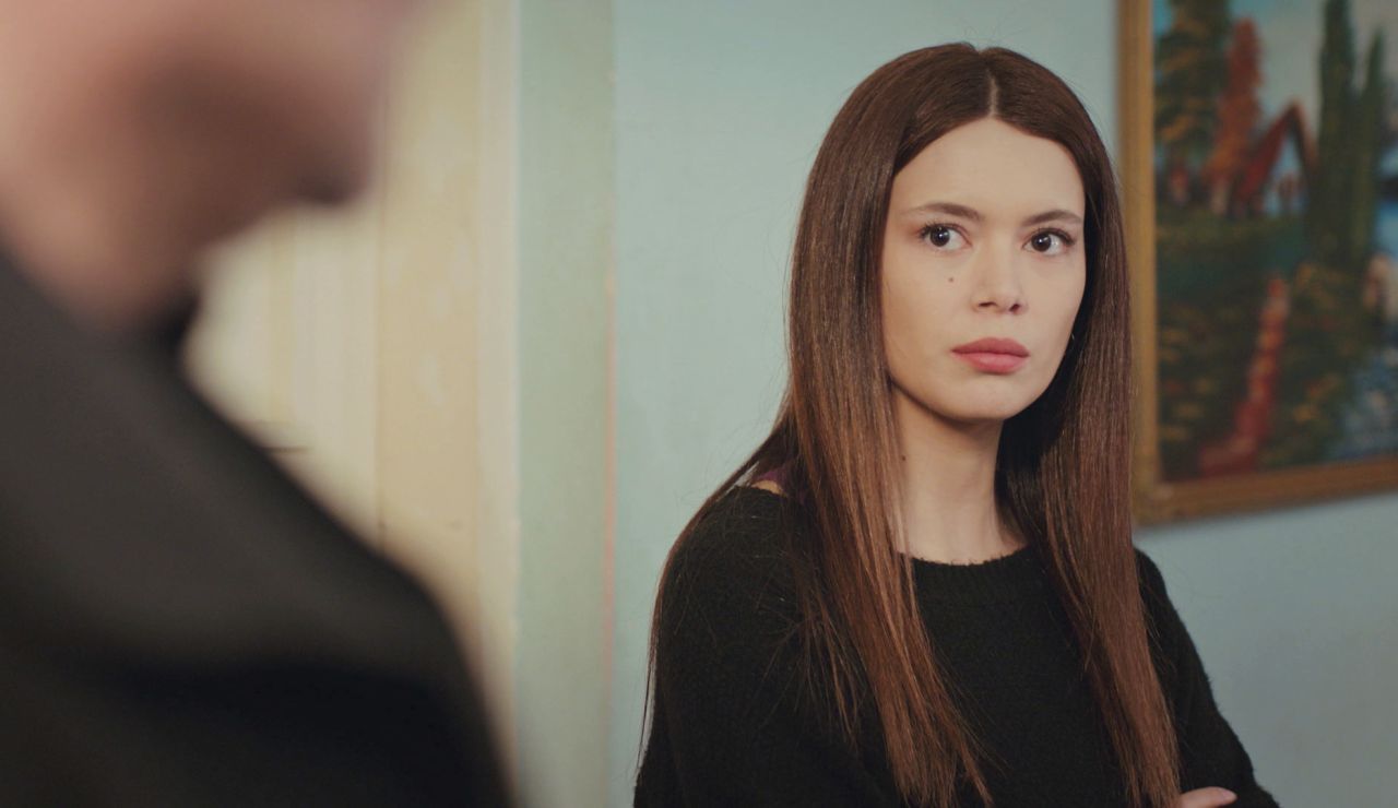 El extraño silencio de Enver tras la última maldad de Sirin 