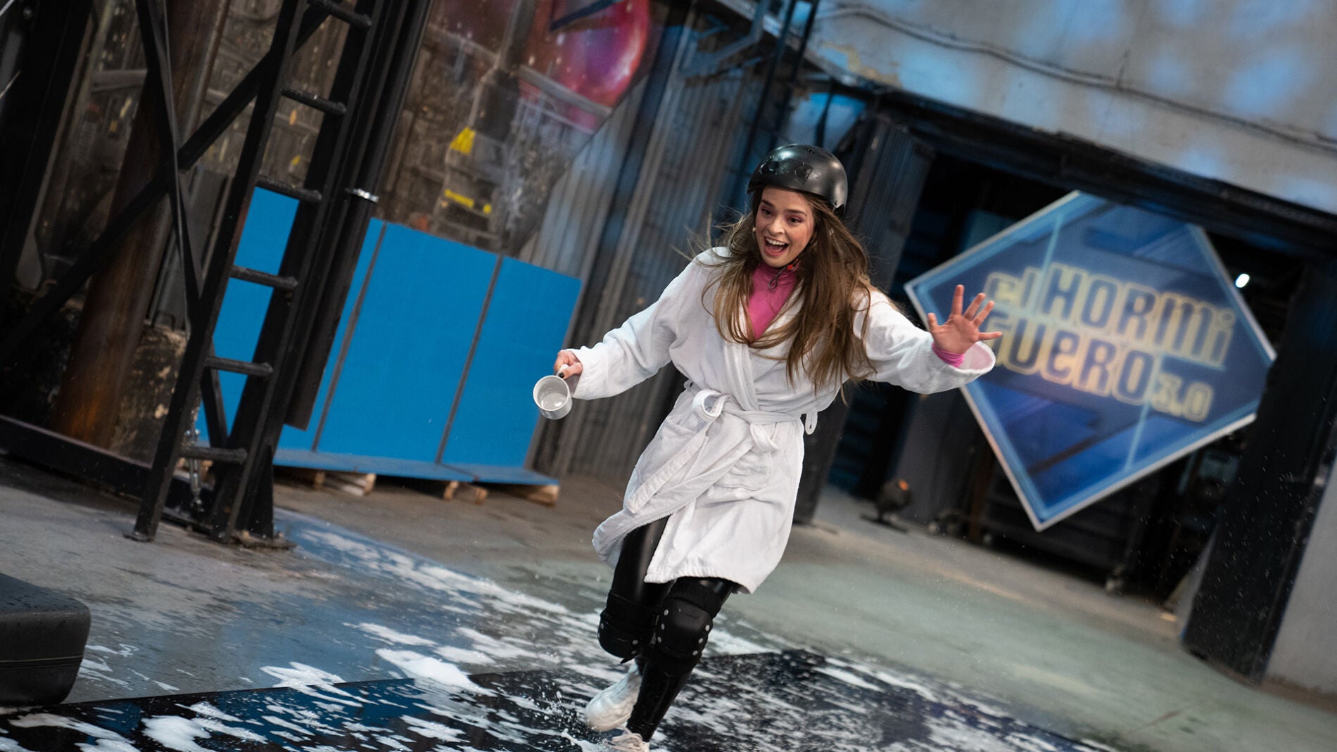 Las Twin Melody arriesgan su vida sobre una pasarela resbaladiza en 'El Hormiguero 3.0'