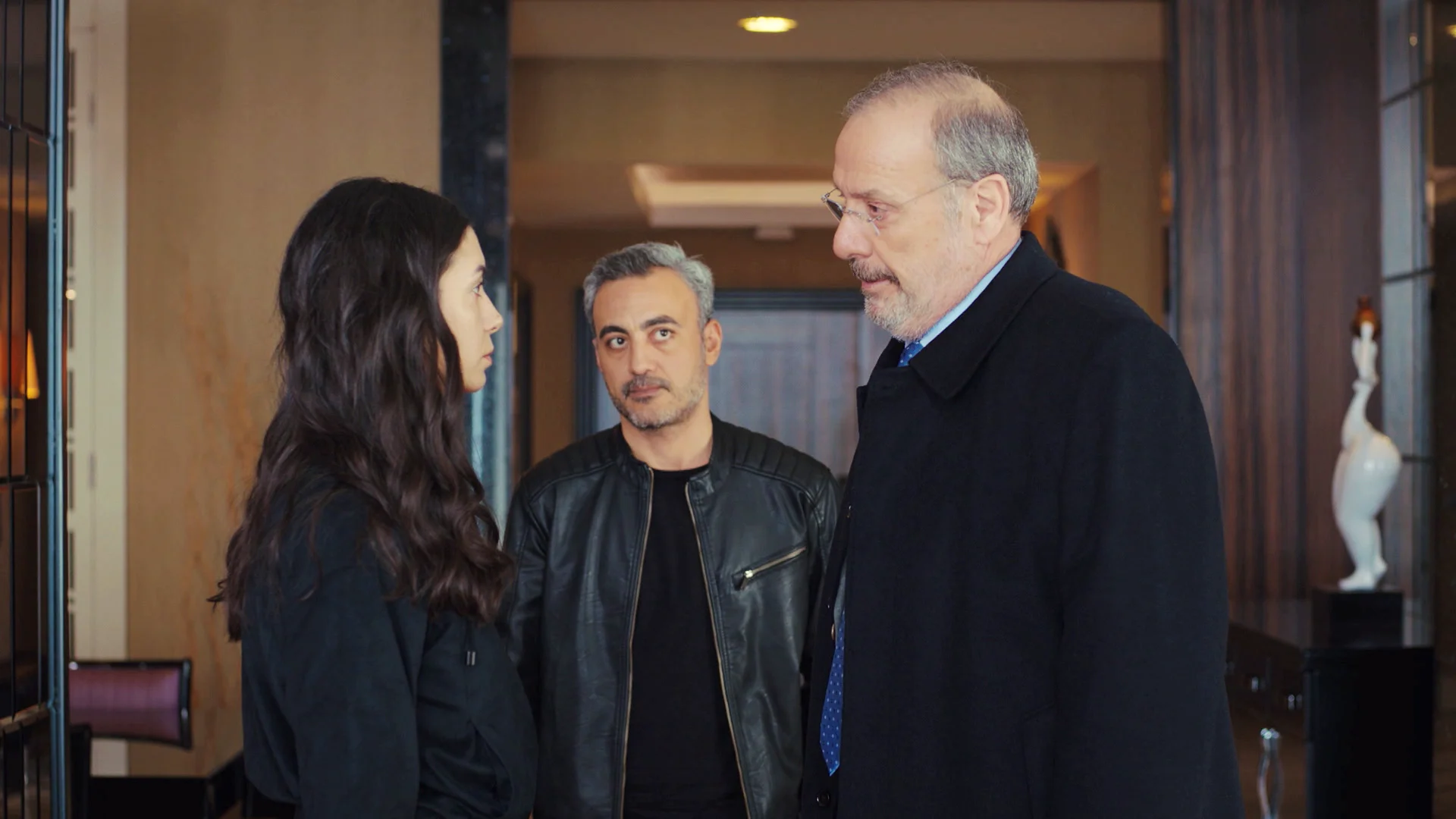 La traición de Suat a Sarp: revela a Nezir dónde está su escondite 