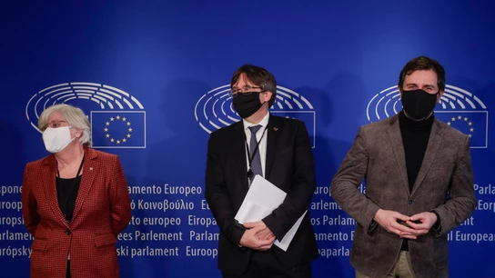 Clara Ponsatí, Carles Puigdemont y Toni Comín. Clara Ponsatí, Carles Puigdemont y Toni Comín.