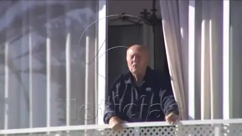 Imágenes de Antonio Tejero fotografiado en su apartamento de Málaga en el 40 aniversario del 23F Imágenes de Antonio Tejero fotografiado en su apartamento de Málaga en el 40 aniversario del 23F