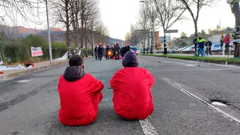 Sentada de los trabajadores de Tubacex en Llodio. Huelga