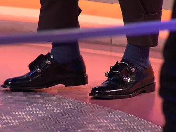 Victoria recoge el relevo de Manolo y sorprende con unos llamativos zapatos en ‘¡Boom!’ Victoria recoge el relevo de Manolo y sorprende con unos llamativos zapatos en ‘¡Boom!’