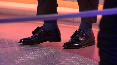 Victoria recoge el relevo de Manolo y sorprende con unos llamativos zapatos en ‘¡Boom!’