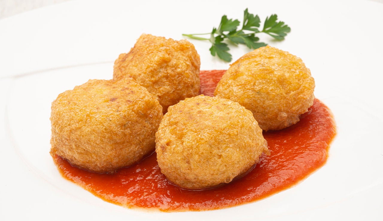 La receta de Arguiñano que "seguro que no habéis hecho nunca": croquetas de arroz con calamares