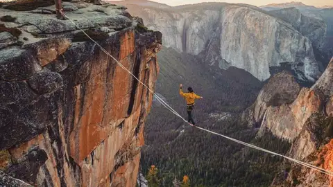 Ryan Robinson, el equilibrista que desafía la gravedad desalzo en los lugares más extremos del mundo Ryan Robinson, el equilibrista que desafía la gravedad desalzo en los lugares más extremos del mundo