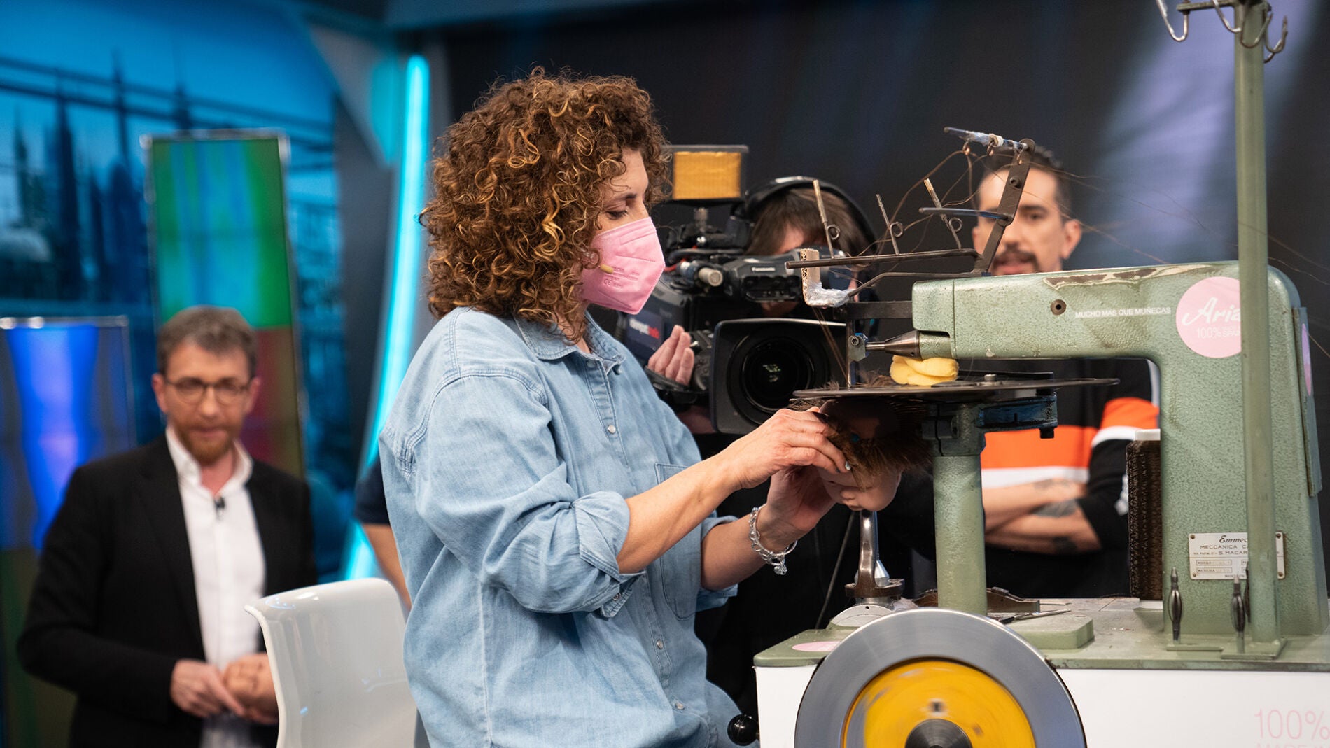 &iquest;C&oacute;mo se fabrica una mu&ntilde;eca? Marron muestra el proceso en 'El Hormiguero 3.0'