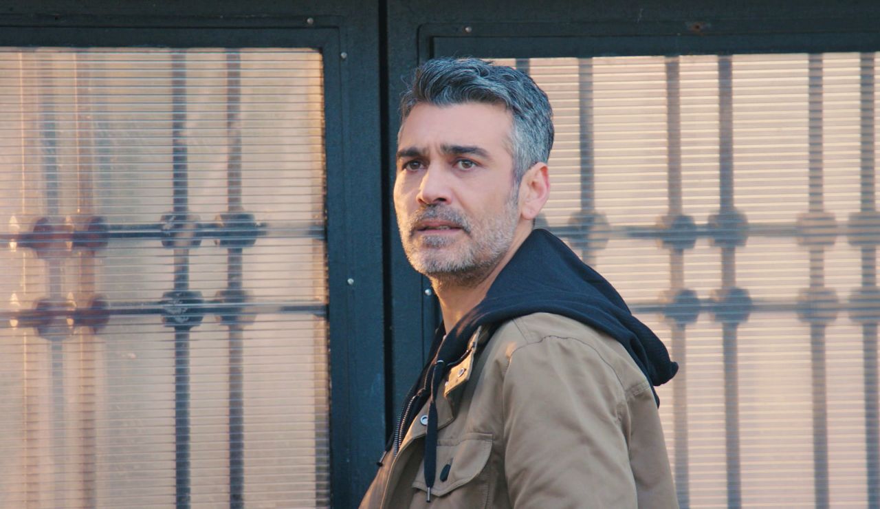 Sarp y Bahar se quedan solos ante el peligro de Nezir: Suat les retira su protección Sarp y Bahar se quedan solos ante el peligro de Nezir: Suat les retira su protección
