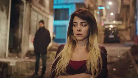 Arif, en peligro: Nezir le tiende una trampa en su cafetería Arif, en peligro: Nezir le tiende una trampa en su cafetería