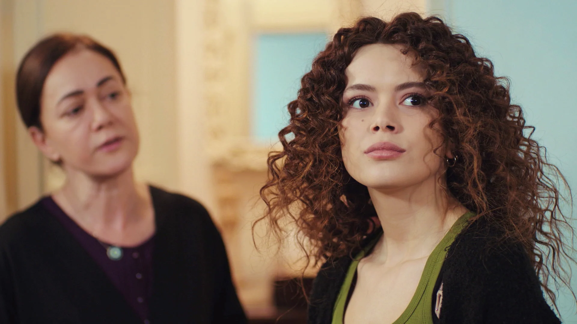 Los diamantes de la discordia: Hatice se enfrenta a Sirin tras descubrir su pulsera Los diamantes de la discordia: Hatice se enfrenta a Sirin tras descubrir su pulsera