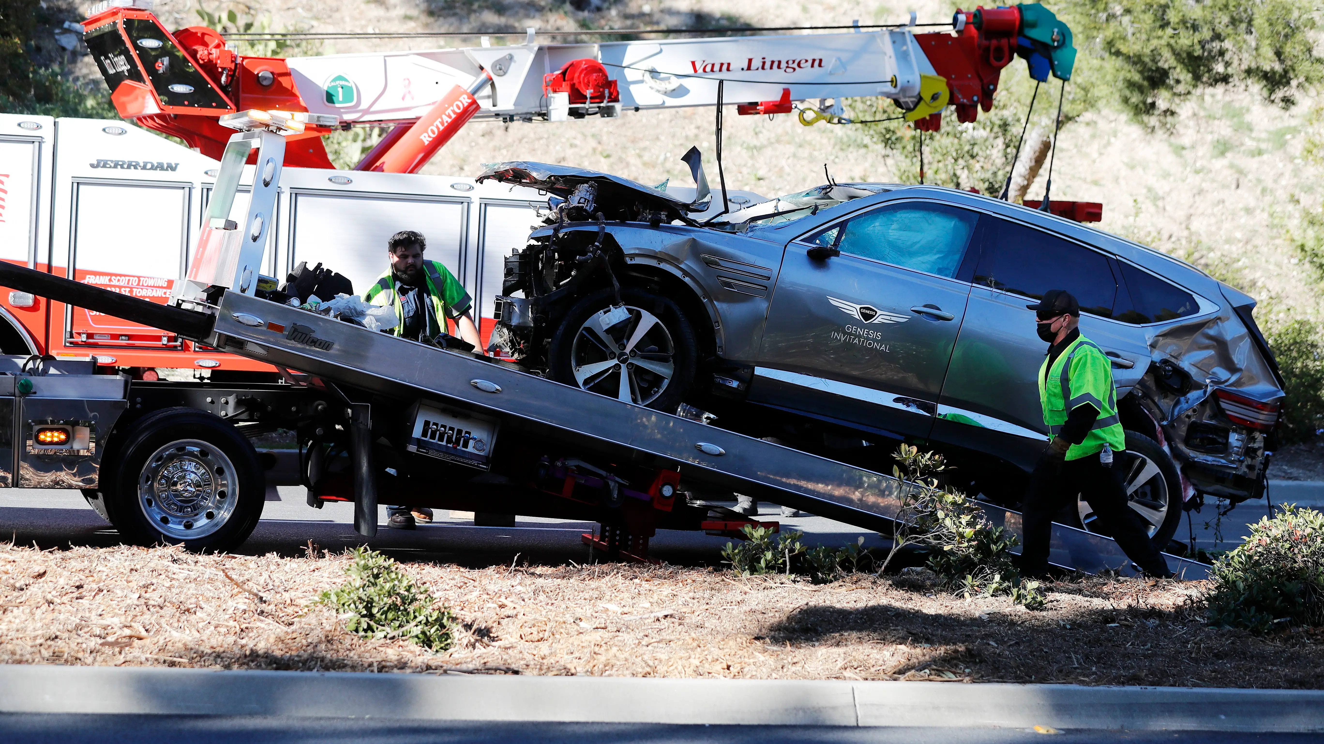 La investigaci&oacute;n del accidente de Tiger Woods: "No hab&iacute;a marcas de frenada, tuvo suerte de salir con vida"