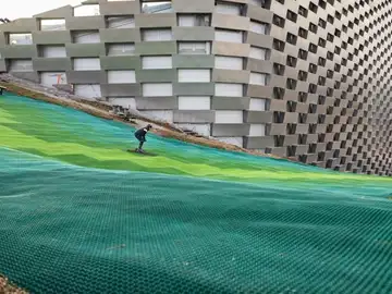 Copenhague convierte la azotea de una incineradora en una pista de esquí Copenhague convierte la azotea de una incineradora en una pista de esquí