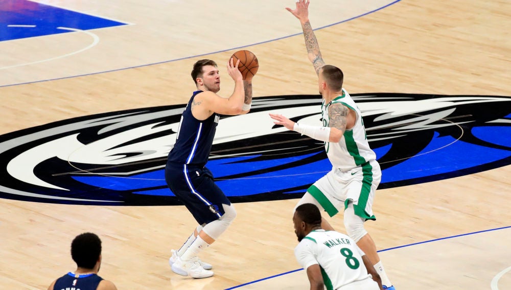 Dos triples de Luka Doncic en los segundos finales dan la victoria a los Mavericks ante Boston Celtics