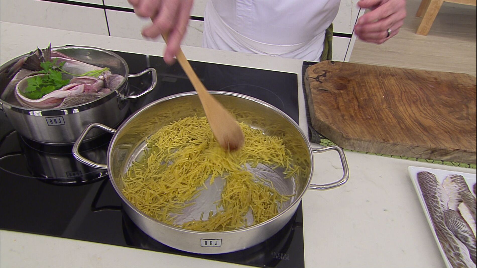 &iquest;Con o sin aceite?: As&iacute; hace Karlos Argui&ntilde;ano los fideos tostados