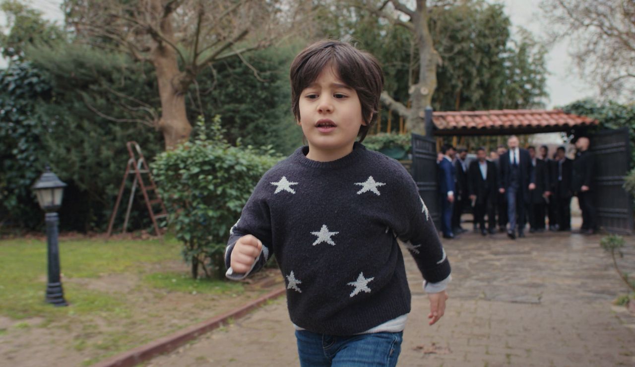 Doruk se encuentra cara a cara con el peligro: Nezir llega para matar a Sarp Doruk se encuentra cara a cara con el peligro: Nezir llega para matar a Sarp