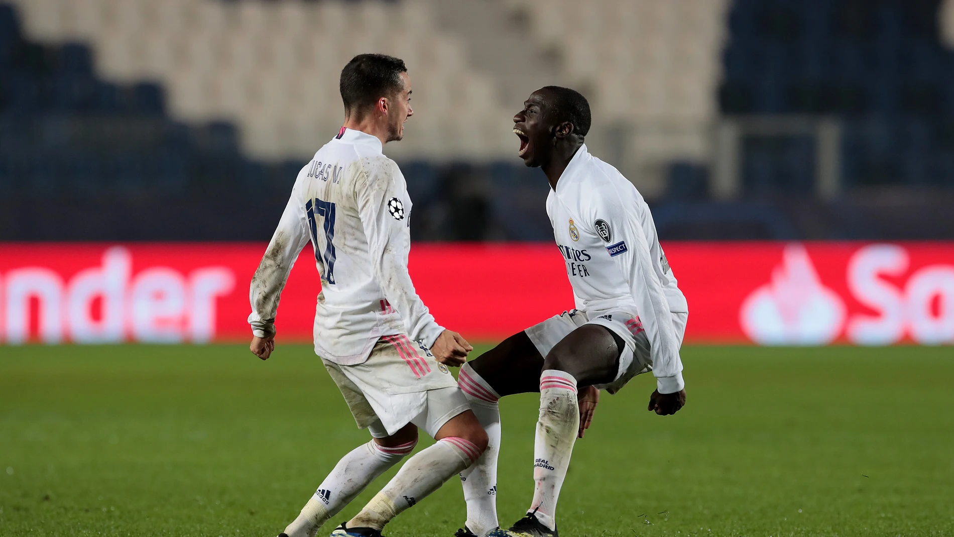 Lucas y Mendy celebran el gol del Real Madrid Lucas y Mendy celebran el gol del Real Madrid