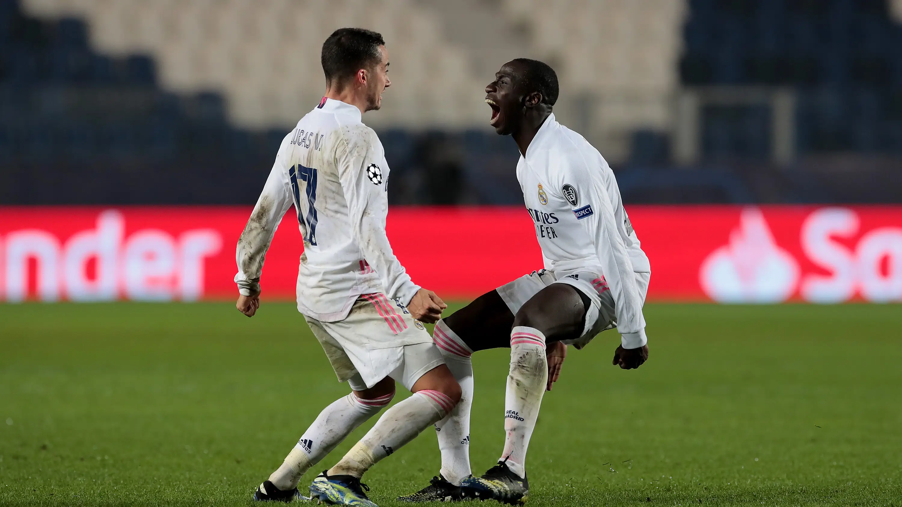 Lucas y Mendy celebran el gol del Real Madrid Lucas y Mendy celebran el gol del Real Madrid
