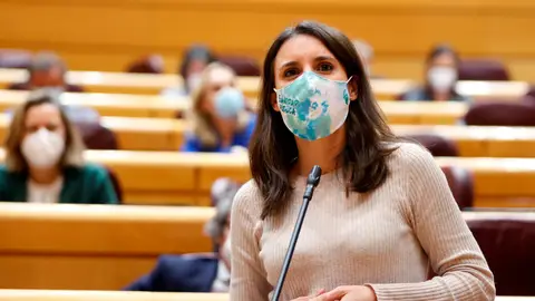 Irene Montero, durante una sesión en el Senado. Irene Montero, durante una sesión en el Senado.