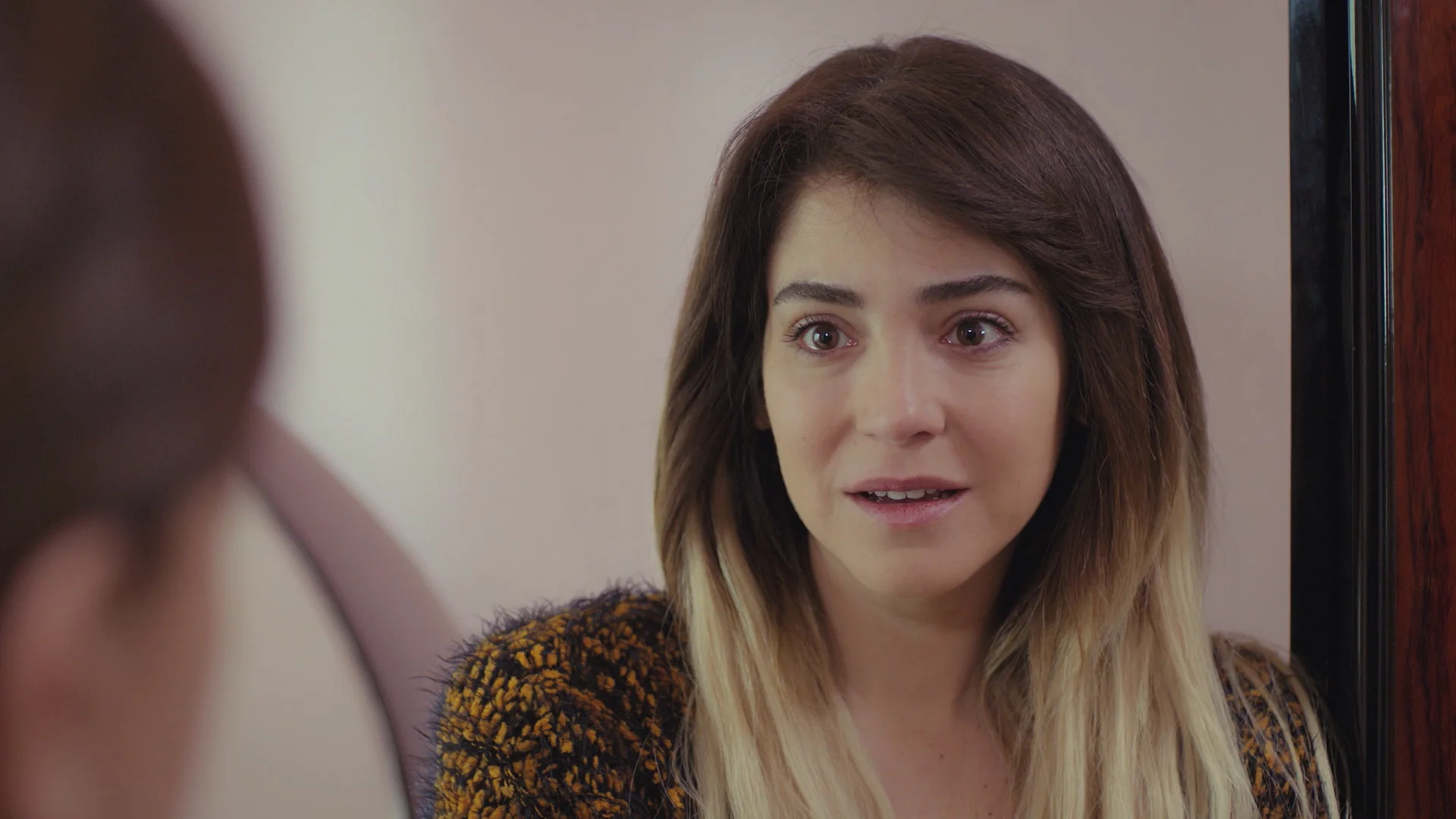 Ceyda, ¿celosa? Descubre con preocupación el flechazo entre Emre y Sirin 