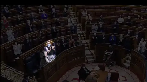 Pablo Iglesias aplaudiendo a Sánchez Pablo Iglesias aplaudiendo a Sánchez