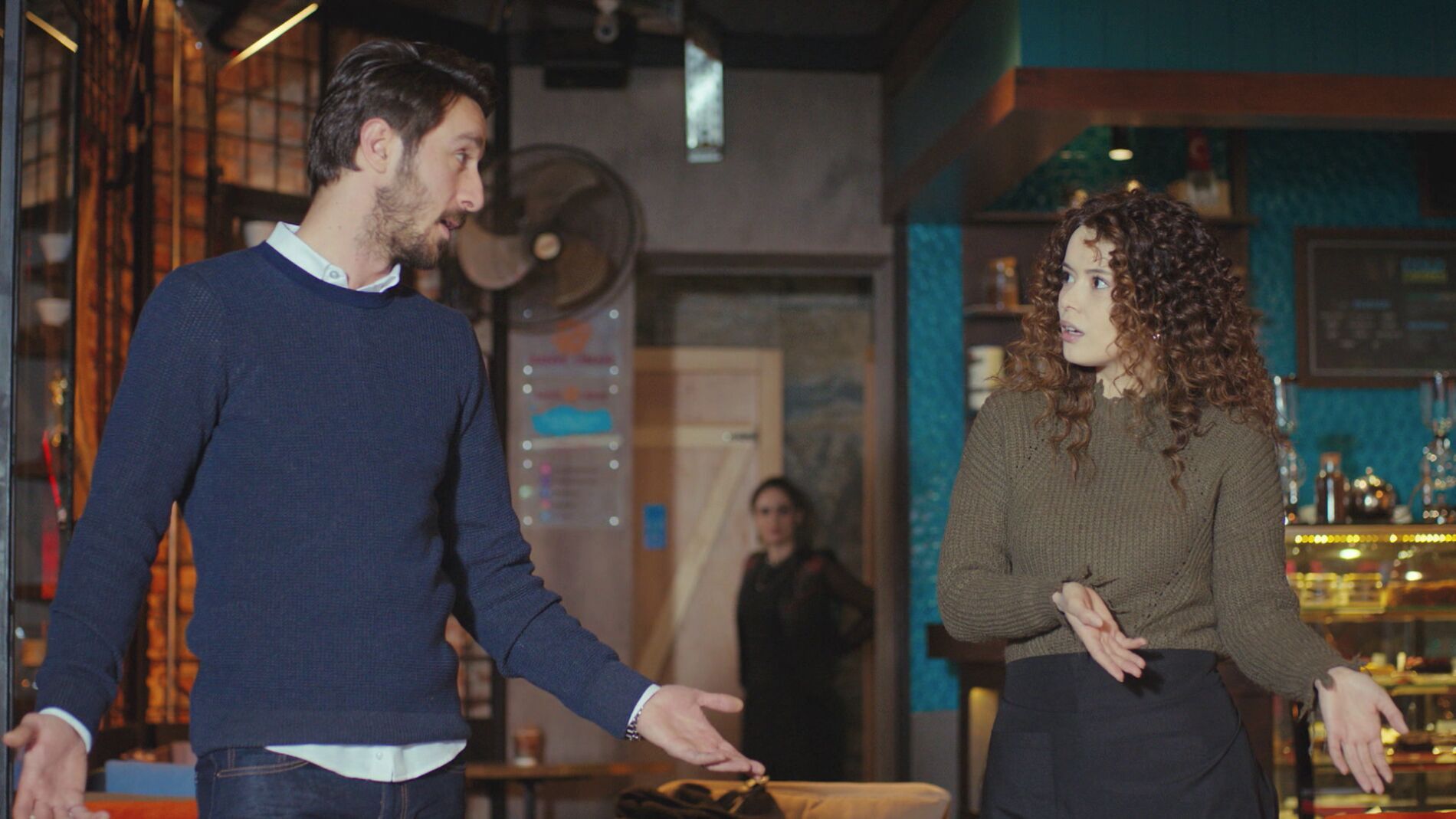 Idil, testigo del evidente flirteo entre Emre y Sirin 