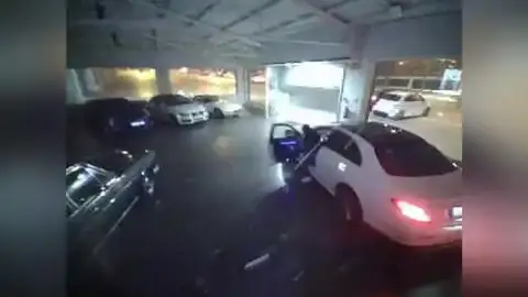Roban tres coches de alta gama en un concesionario de Cerdanyola por el método del alunizaje Roban tres coches de alta gama en un concesionario de Cerdanyola por el método del alunizaje