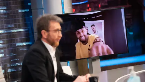 La proposición de Nicky Jam que sorprende a Pablo Motos: "Mucha gente necesita saber tu historia desde el principio" La proposición de Nicky Jam que sorprende a Pablo Motos: "Mucha gente necesita saber tu historia desde el principio"