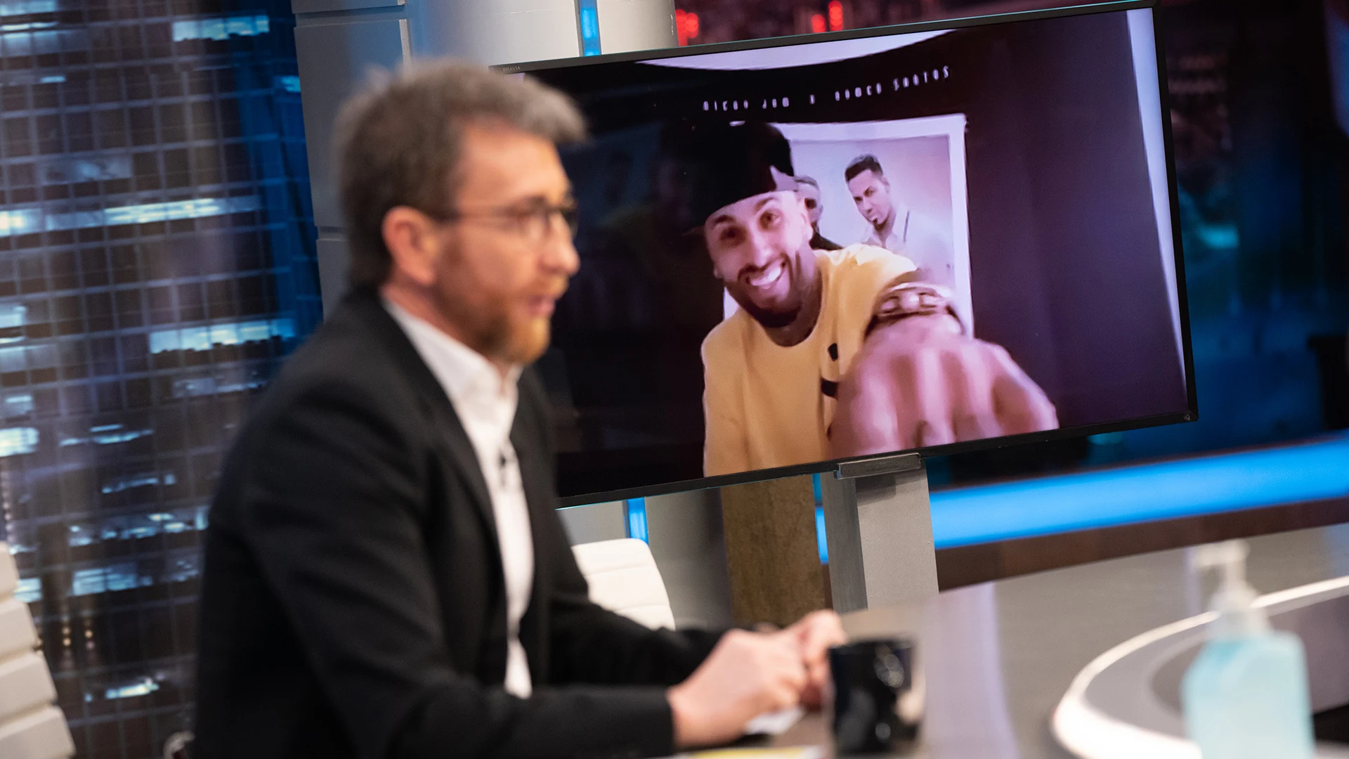 La proposición de Nicky Jam que sorprende a Pablo Motos: "Mucha gente necesita saber tu historia desde el principio" La proposición de Nicky Jam que sorprende a Pablo Motos: "Mucha gente necesita saber tu historia desde el principio"