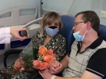 Una pareja de Vigo se casa en la habitación del hospital donde el marido está ingresado por cáncer
