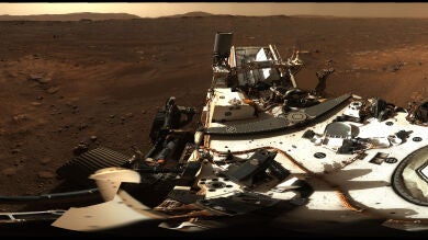 El róver de la NASA Perseverance toma una imagen panorámica de Marte 
